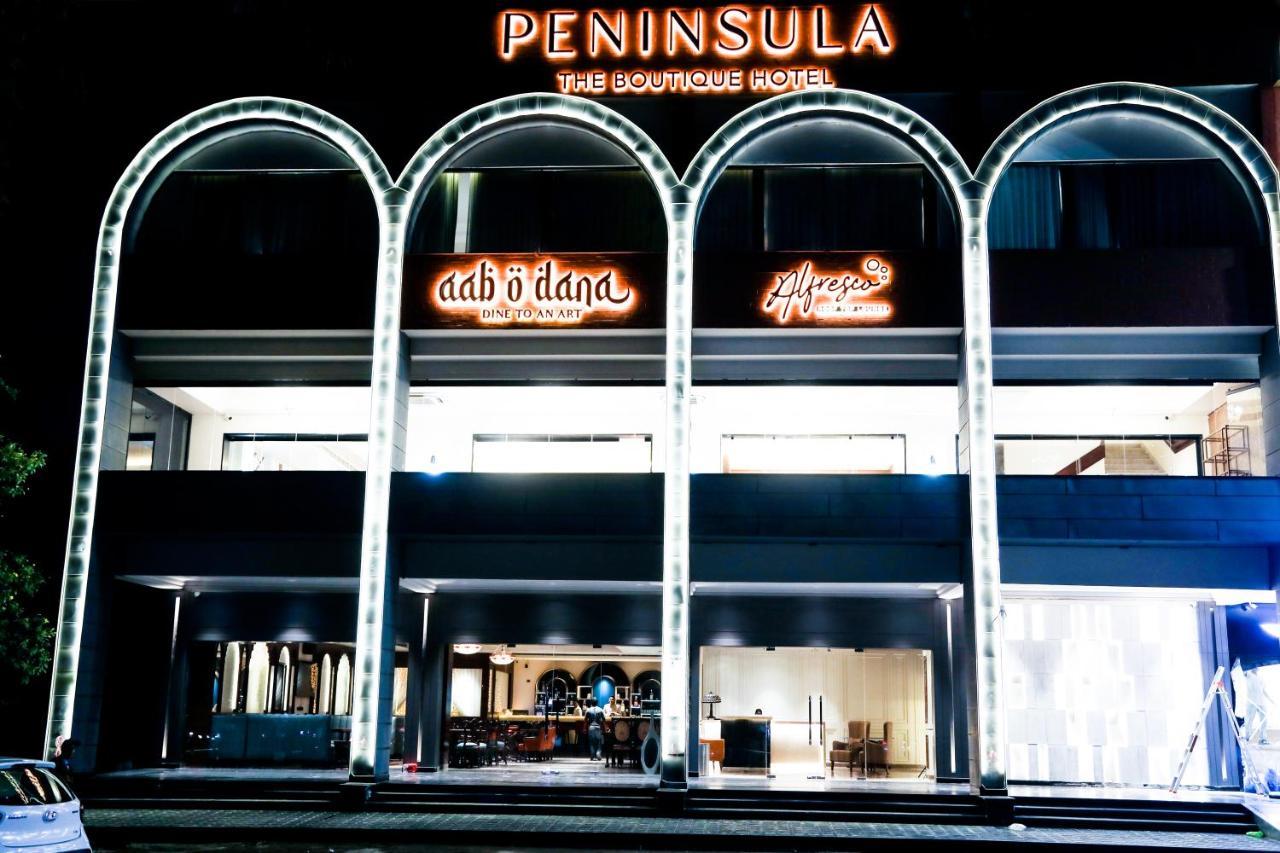 Hotel Peninsula Panchkula Esterno foto