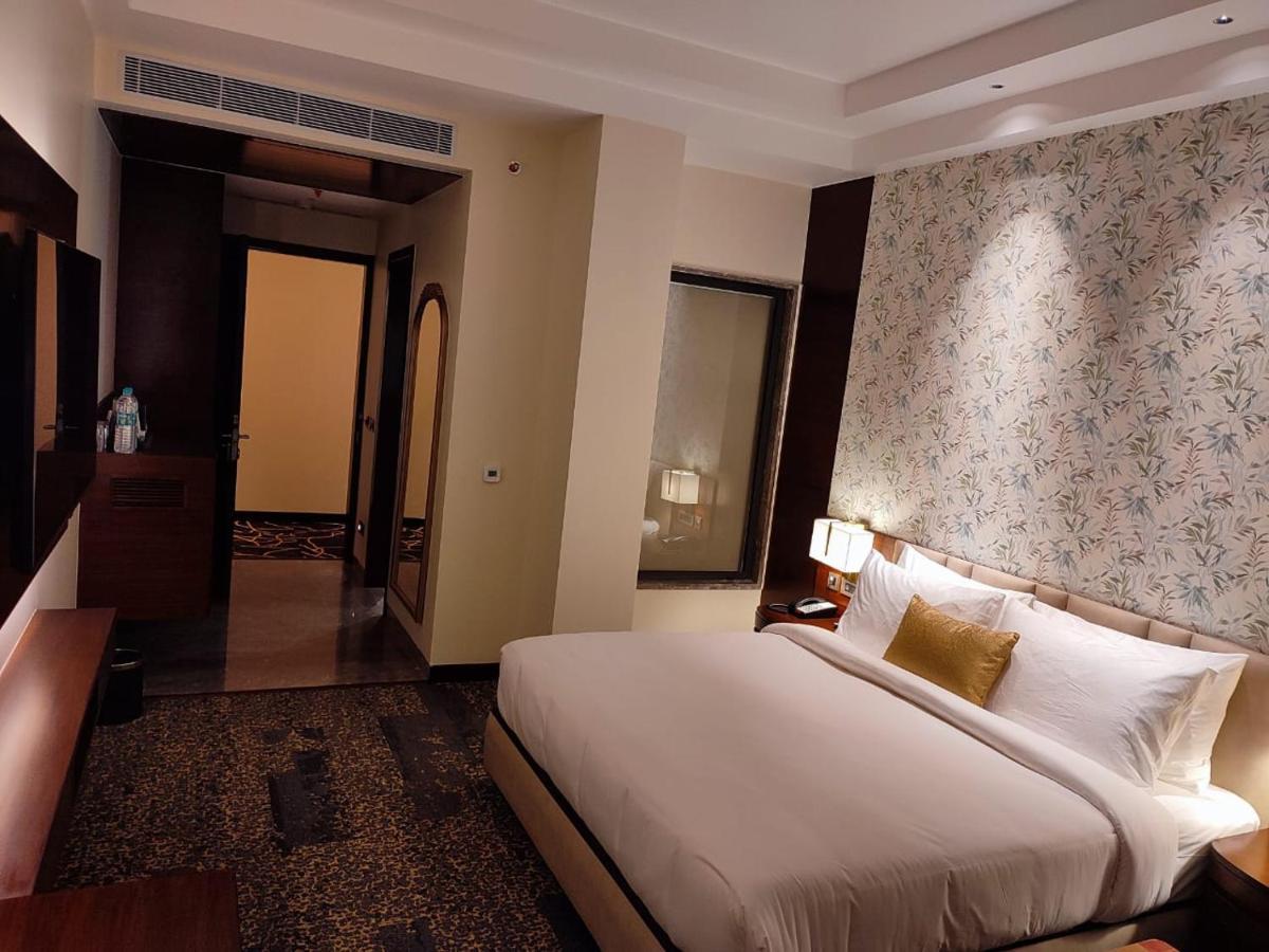 Hotel Peninsula Panchkula Esterno foto